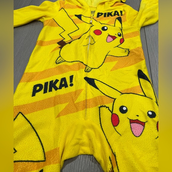 Pokémon Pikachu Kids Yellow One Piece Pajamas Footie - Picture 3 of 5